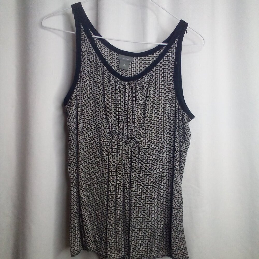 Ann Taylor Blouse 8 Women Sleeveless Soft Stretch Silk Blend Pattern Black White